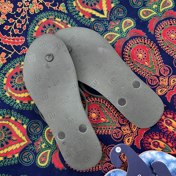 🩴 5 Pair Bundle of Gap Brand Flip Flops 🩴 - Picture 13 of 16